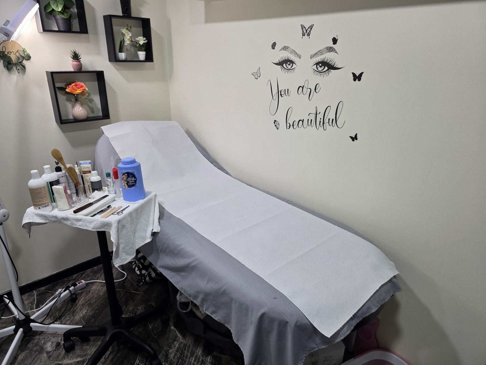 Cabine d'épilation privée, hygiène irréprochable et cires douces